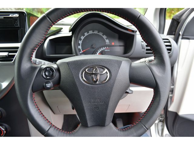 TOYOTA IQ 2012 Image 31