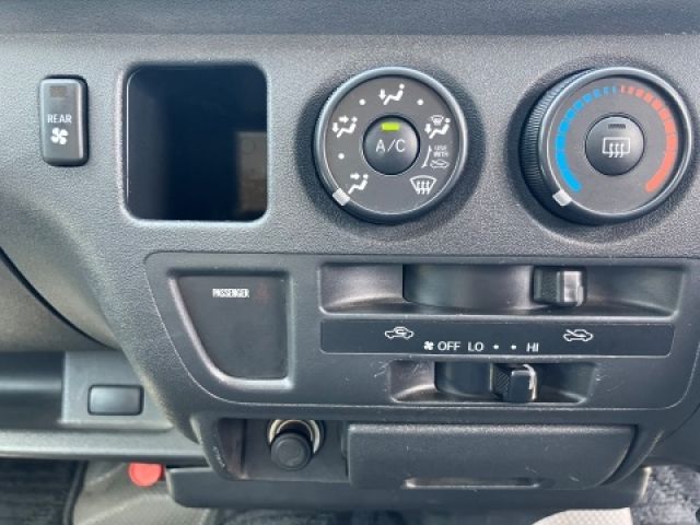 TOYOTA HIACE COMMUTER 2010 Image 31