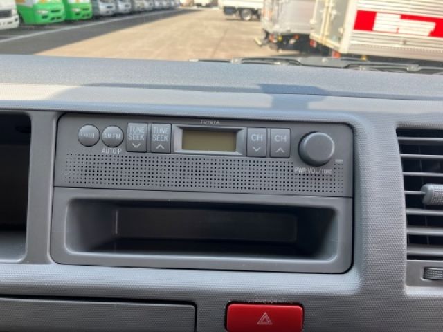 TOYOTA HIACE COMMUTER 2010 Image 31