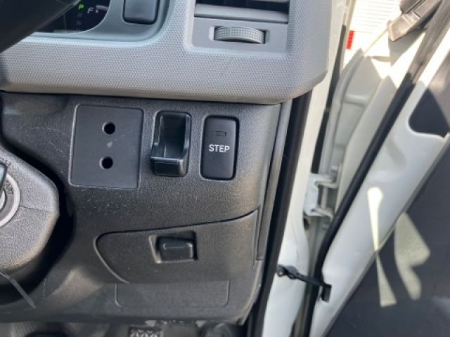 TOYOTA HIACE COMMUTER 2010 Image 31