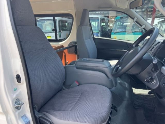 TOYOTA HIACE COMMUTER 2010 Image 31