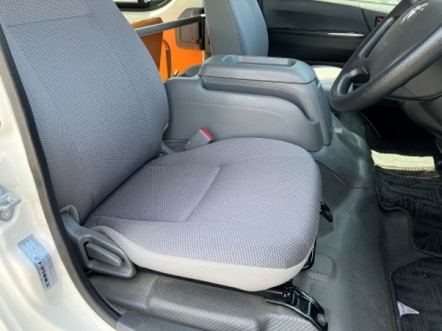 TOYOTA HIACE COMMUTER 2010 Image 31