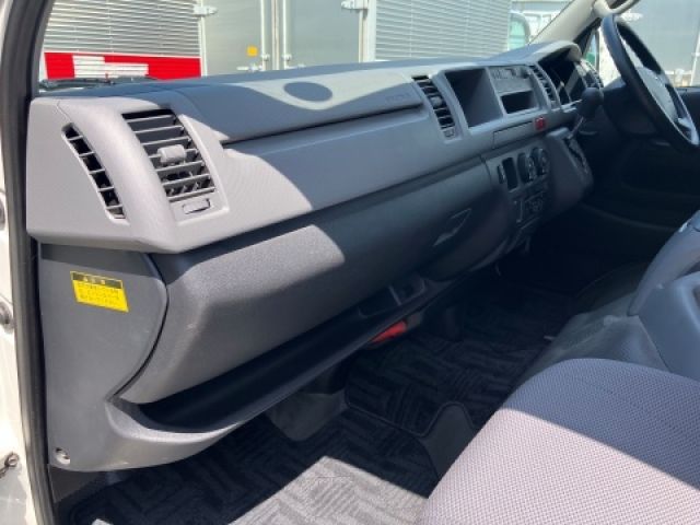 TOYOTA HIACE COMMUTER 2010 Image 31