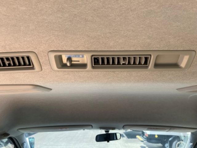 TOYOTA HIACE COMMUTER 2010 Image 31