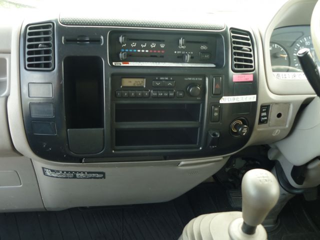 HINO DUTRO 2007 Image 31