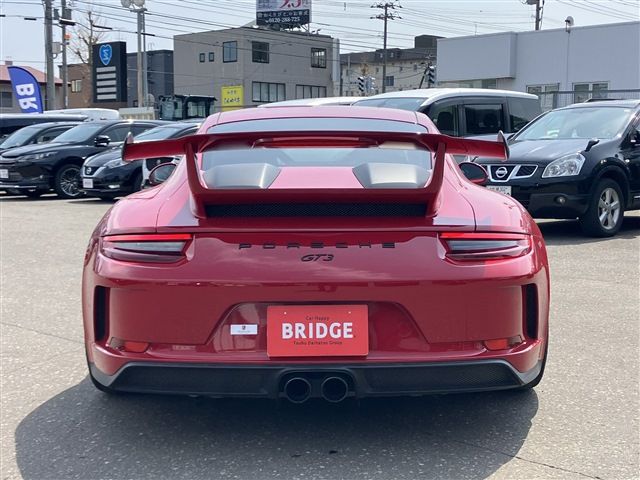 PORSCHE 911 2018 Image 31