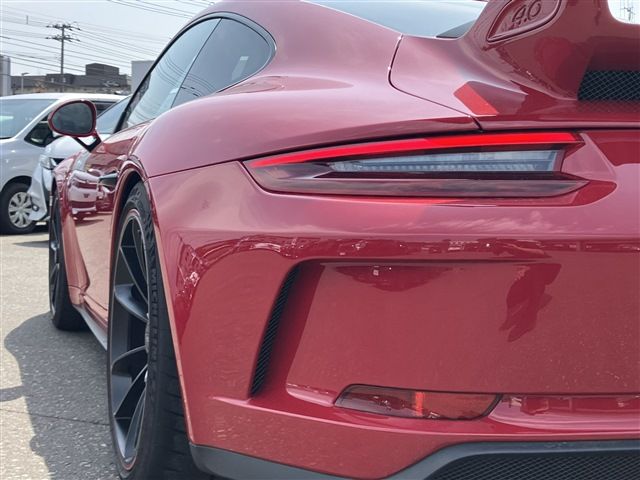 PORSCHE 911 2018 Image 31