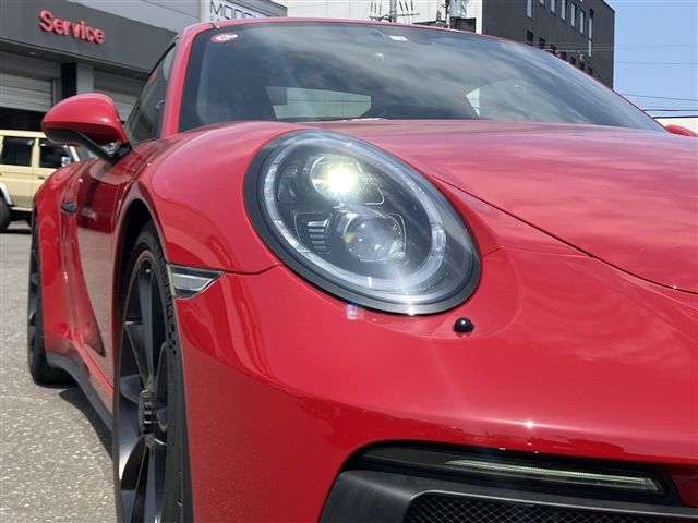 PORSCHE 911 2018 Image 31