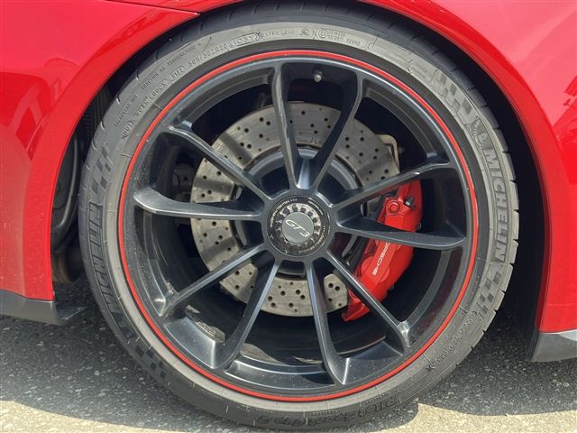 PORSCHE 911 2018 Image 31