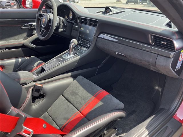 PORSCHE 911 2018 Image 31