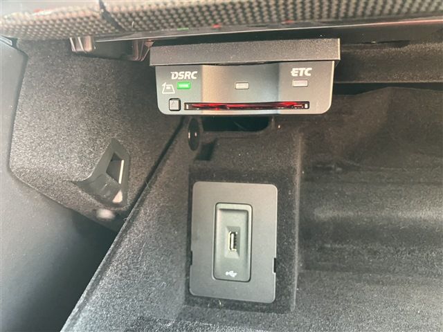 PORSCHE 911 2018 Image 31