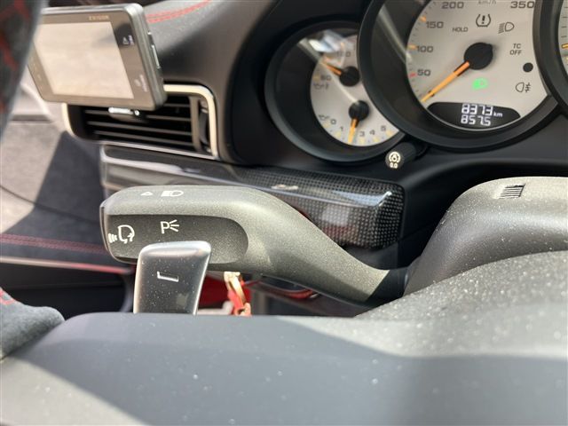 PORSCHE 911 2018 Image 31