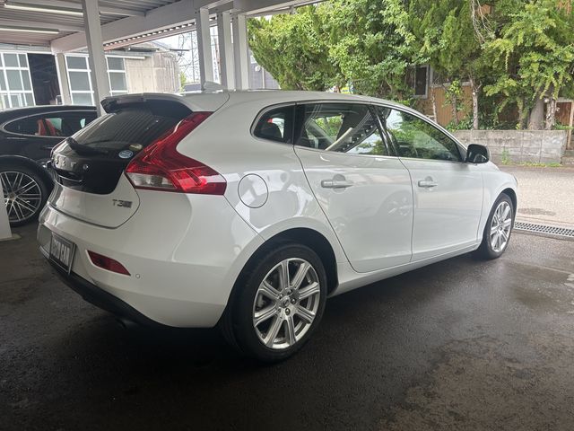 VOLVO V40 2019 Image 31