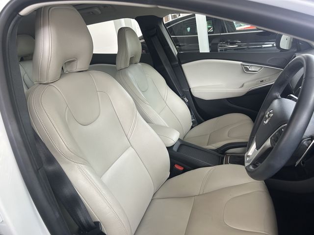 VOLVO V40 2019 Image 31