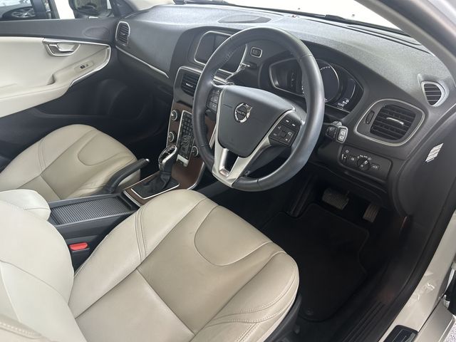 VOLVO V40 2019 Image 31