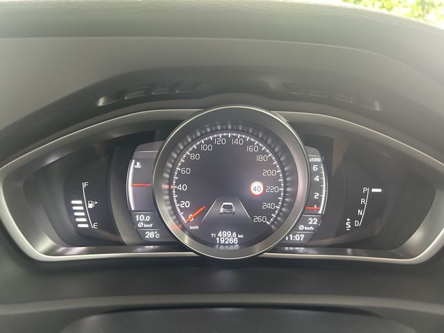VOLVO V40 2019 Image 31