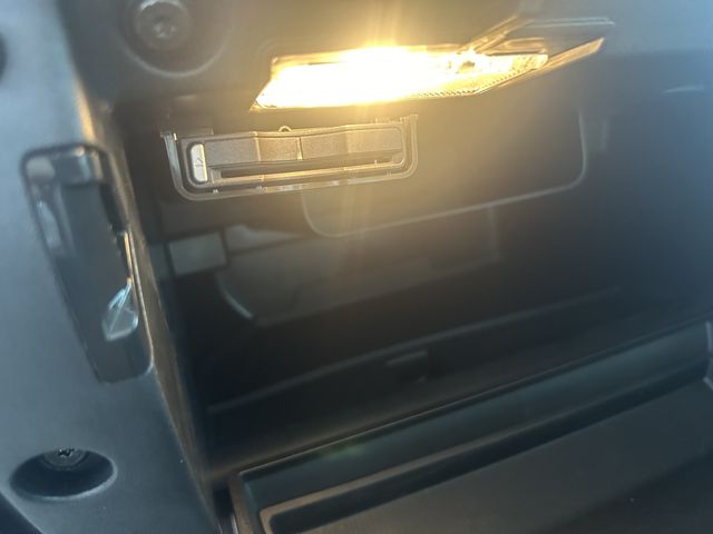 VOLVO V40 2019 Image 31