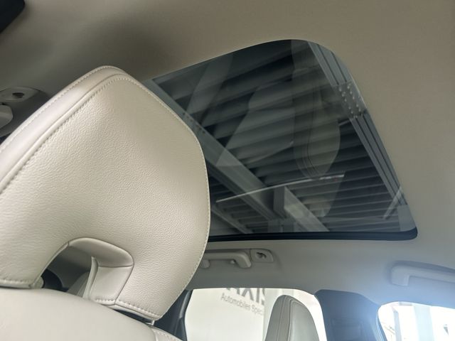 VOLVO V40 2019 Image 31