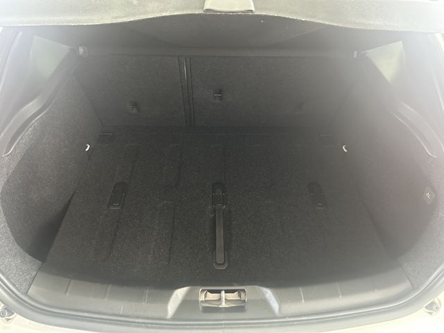 VOLVO V40 2019 Image 31