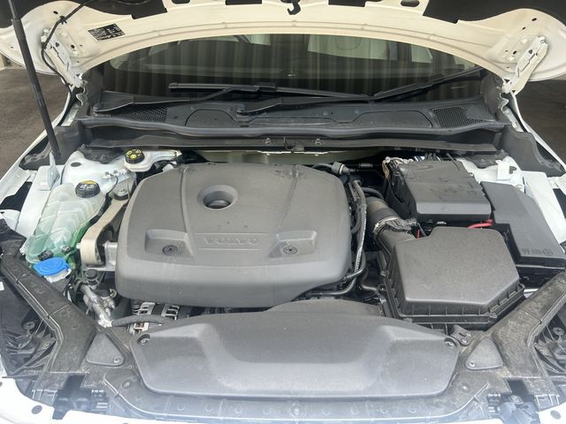 VOLVO V40 2019 Image 31