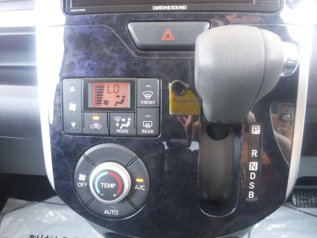 DAIHATSU TANTO CUSTOM 2016 Image 31