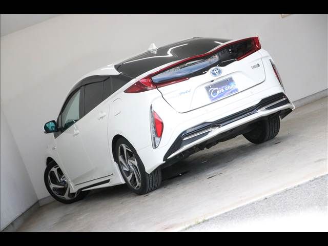 TOYOTA PRIUS PHV 2017 Image 31