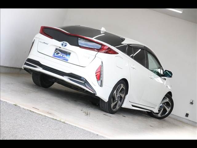TOYOTA PRIUS PHV 2017 Image 31