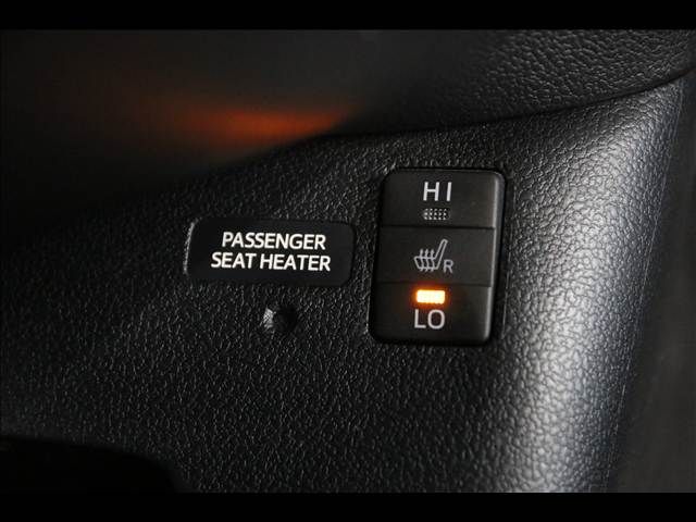 TOYOTA PRIUS PHV 2017 Image 31