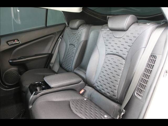 TOYOTA PRIUS PHV 2017 Image 31