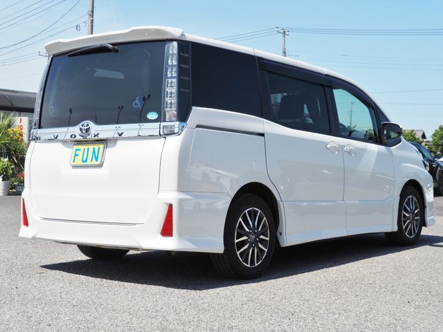 TOYOTA VOXY 2016 Image 31