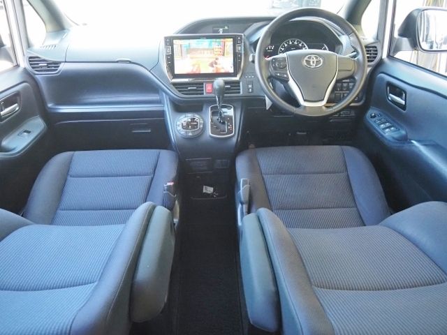 TOYOTA VOXY 2016 Image 31