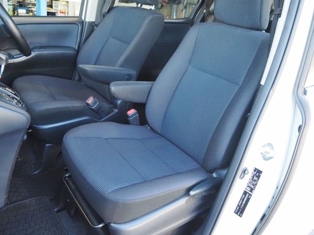 TOYOTA VOXY 2016 Image 31