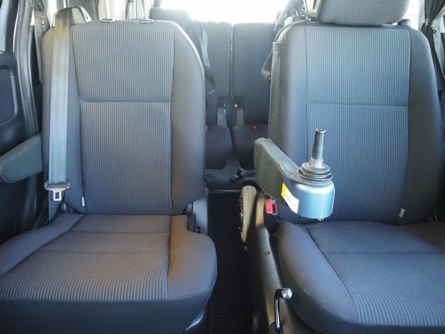 TOYOTA VOXY 2016 Image 31