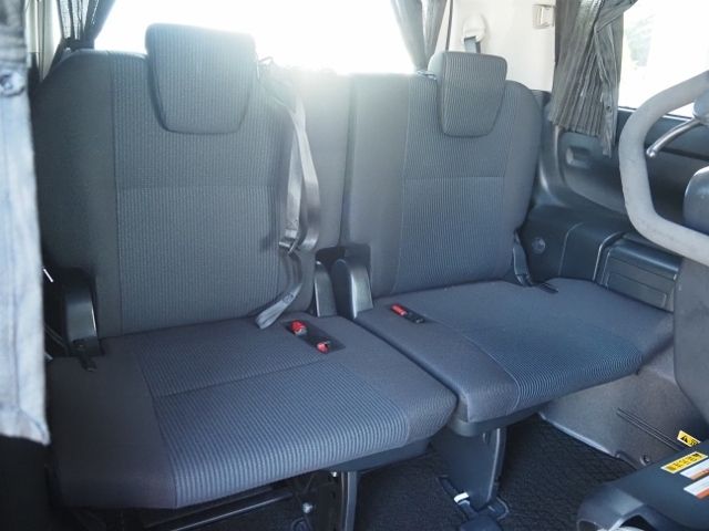 TOYOTA VOXY 2016 Image 31