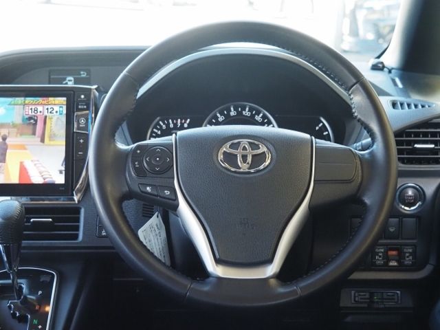 TOYOTA VOXY 2016 Image 31