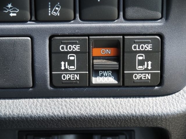 TOYOTA VOXY 2016 Image 31