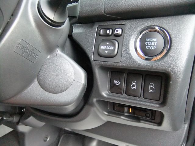 TOYOTA HIACE VAN 2WD 2023 Image 31