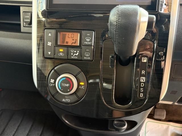 DAIHATSU TANTO CUSTOM 2015 Image 31