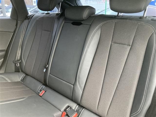 AUDI A4 AVANT 2018 Image 31