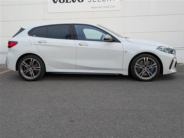 BMW 1SERIES 2019 Image 31