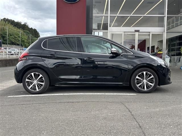 PEUGEOT 208 2016 Image 31