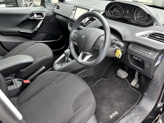 PEUGEOT 208 2016 Image 31