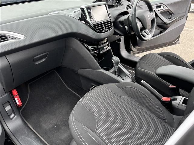 PEUGEOT 208 2016 Image 31