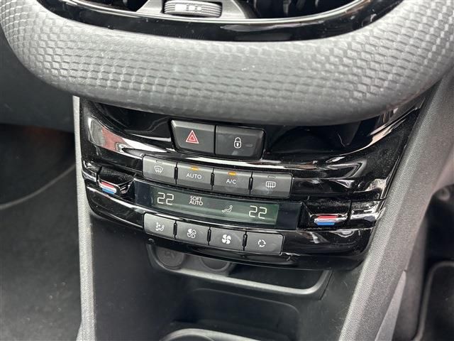 PEUGEOT 208 2016 Image 31