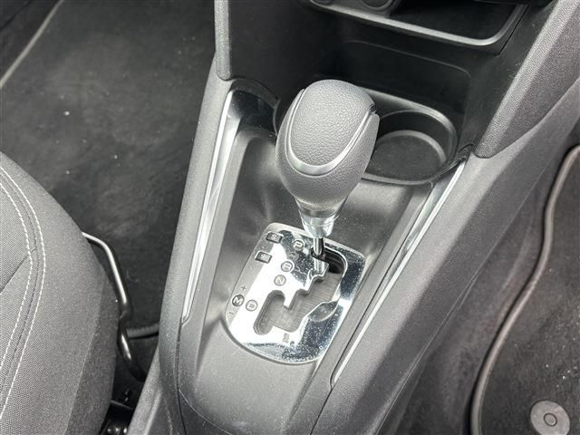 PEUGEOT 208 2016 Image 31