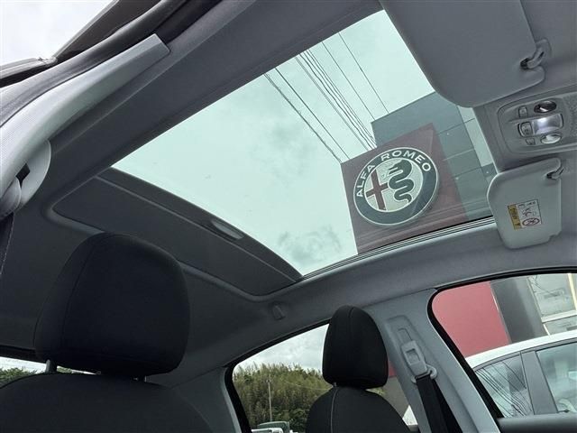 PEUGEOT 208 2016 Image 31