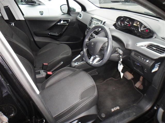 PEUGEOT 208 2016 Image 31