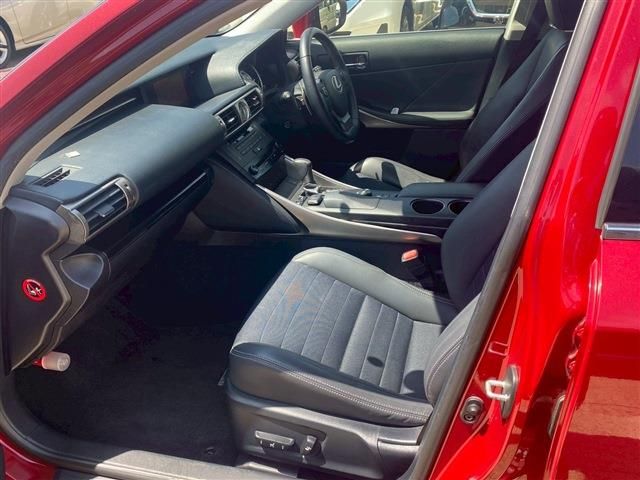 TOYOTA LEXUS IS250 2015 Image 31