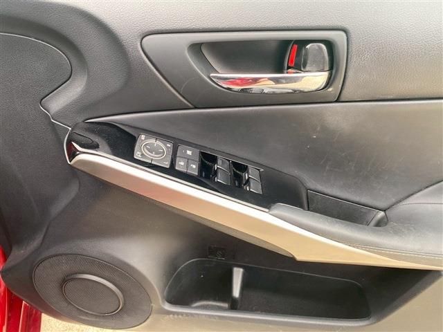 TOYOTA LEXUS IS250 2015 Image 31
