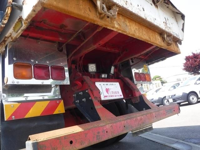 NISSAN DIESEL  2013 Image 31